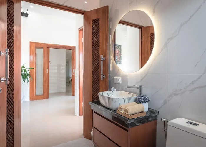 Luxury 4br With Private Pool Near Villa