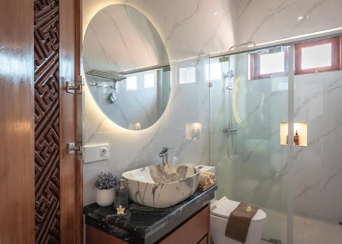 Luxury 4br With Private Pool Near