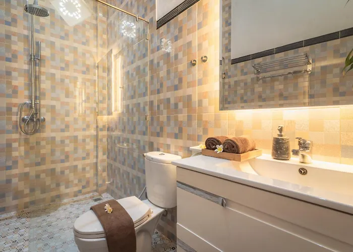 Luxury 4br With Private Pool Near
