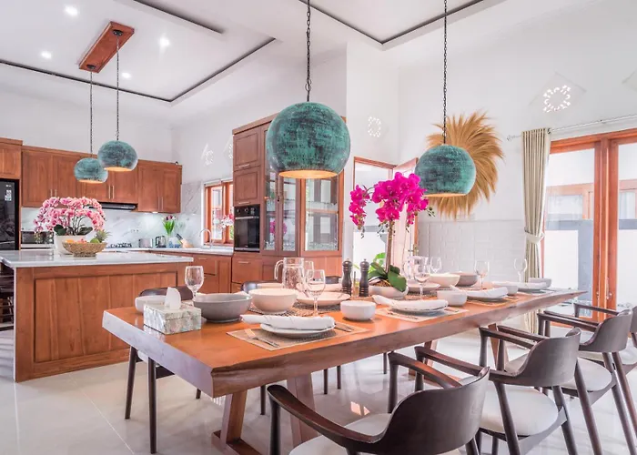 Luxury 4br With Private Pool Near Villa *