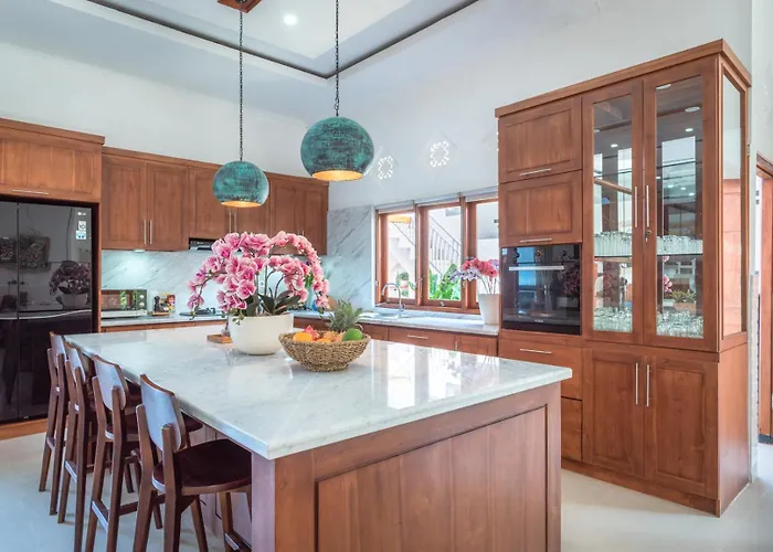 Luxury 4br With Private Pool Near Villa