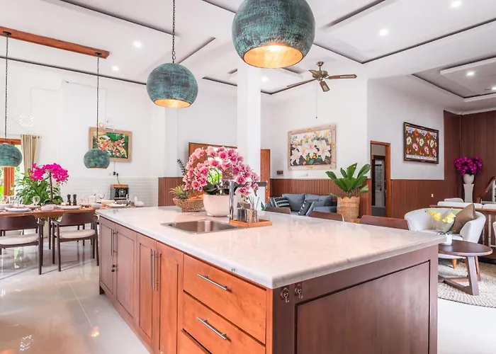 Luxury 4br With Private Pool Near